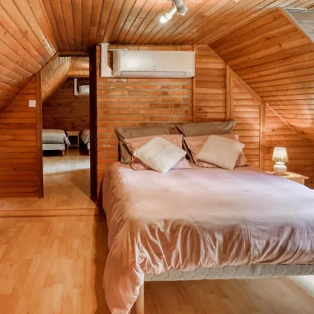Holiday home Tranquil With Private Pool *