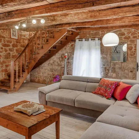 Holiday home Tranquil With Private Pool *