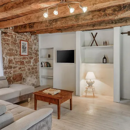 Tranquil With Private Pool בית נופש Teillots