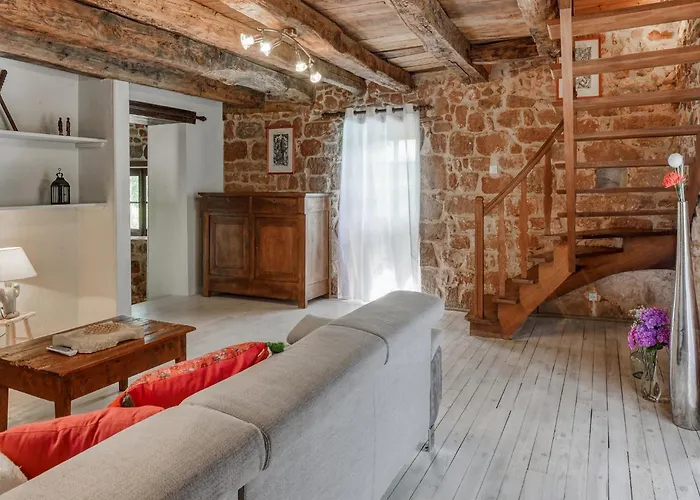 Prázdninový dům Tranquil With Private Pool Teillots